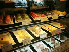 面包甜点陈列柜-麦当劳(健德桥得来速店)