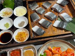 -围炉肉舍•炭烤活鳗•丹东海鲜烤肉(步行街店)