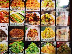 -乡村木柴铁锅炖饭店