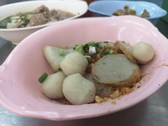 鱼蛋干细米粉-榮泰米粉湯(Left Shop)