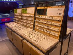 -LOOK眼镜·蔡司依视路配镜(宝山万达店)