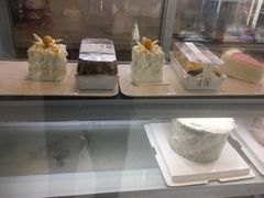 面包甜点陈列柜-你好独角兽·蛋糕甜品