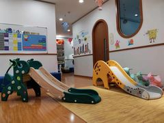 -抱抱熊托育中心(大悦城店)