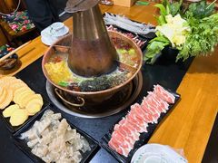 -果松木炭酸菜铜火锅·外婆参鸡汤