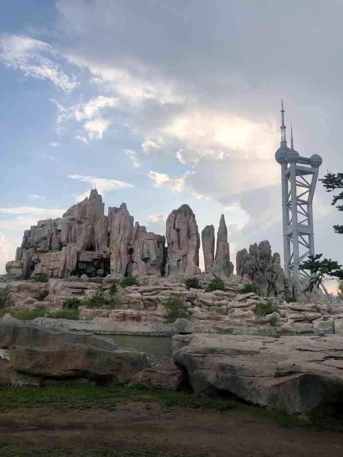 打分 感觉一般,不如西溪,只可远观,湿地监测塔和人造景观假山拍照倒是