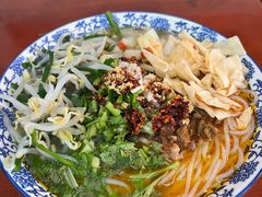 -巍山𤆵肉饵丝