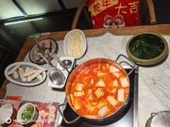 -尚尚仙·酸汤猪手·猪肚鸡火锅(华联万柳购物中心店)