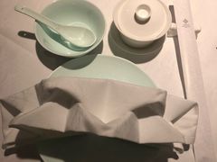 餐具摆设-金陵饭店·梅苑