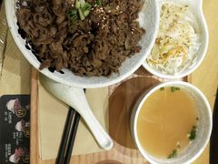 心意满满肥牛-熊吞·大碗丼烧肉饭(济宁万达广场店)