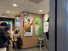 -麦当劳(上海虹桥站30B检票口楼上)
