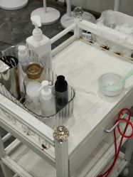 -苗方清颜专业祛痘·皮肤管理