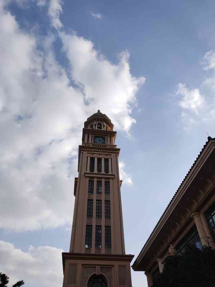 星河湾商业街-"当天是去比高看电影来着,结果被路上的樱花.