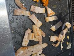 -哈尔滨小酒馆·鲜肉现穿自助烧烤(康新花园店)