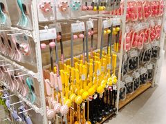 -名创优品(广州萝岗万达广场店)