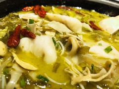 -渝是乎酸菜鱼·川渝小炒(新世界百货望京店)