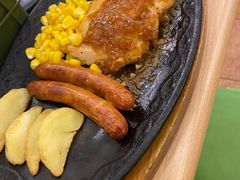 香辣烤肠配黑椒鸡排-萨莉亚(百信广场店)