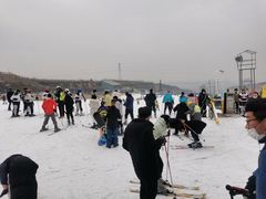 -采薇庄园四季滑雪场