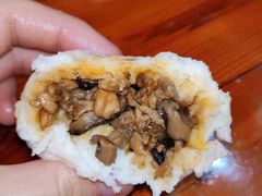 麻辣香菇鸡丁包-老陶包子铺(南大西南村店)