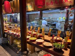 -帅巴人舅母子腊蹄民俗村