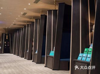李想，在重庆打造了一家超有创意的书店，处处呈现出艺术馆的格调