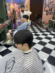 -查尔曼男士理发馆