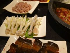 现杀黄鳝-宽板凳老灶火锅(南礼士路店)