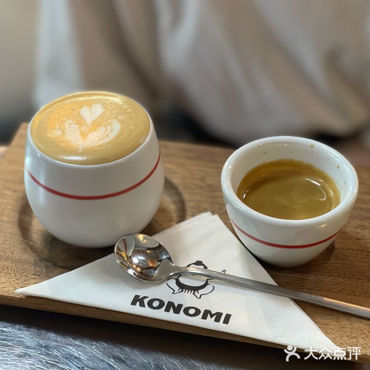 瞬间想到咖啡店,随便走走竟然进到好评榜单第一的好店