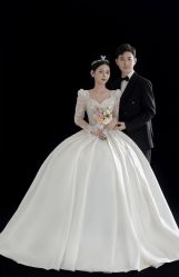 -喜爱高定婚纱摄影