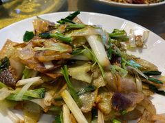 腊肉炕豆丝-深巷家味馆.湖北头牌红烧鱼头拌饭(黄陂店)