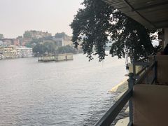 -Lake Shore Hotel & Restaurant