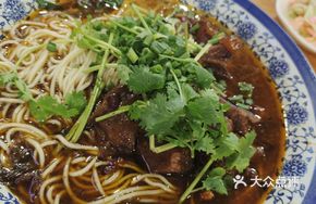 Sour Cabbage Beef Noodles