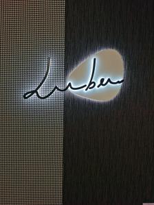 览风铃lakebell-"店铺位于西湖边,风景绝好,店铺装修也是高.