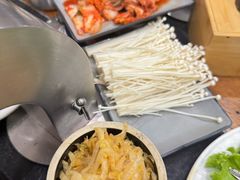 -七甲山烤肉(长白山奇石山珍根艺一条街店)