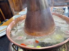 -果松木炭酸菜铜火锅·外婆参鸡汤