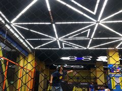 -爱蹦iBOON蹦床运动馆(江汉店)