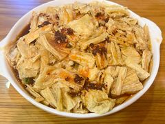 炝豆皮-三鞭一花·独一处·元英砂锅(海光寺店)