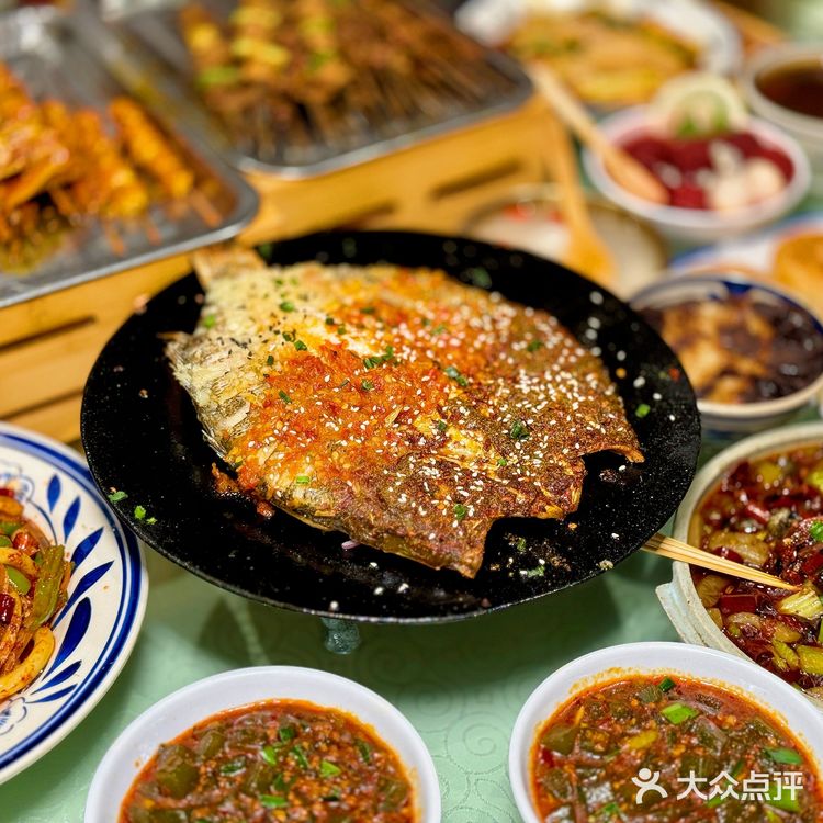一定要带朋友来这家美食集合店，太赞了！