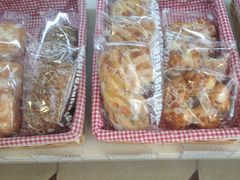 -红宝石·鲜奶小方·海派西点房(南丹店)