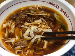 招牌红烧牛肉米粉-呷佬·长沙手工米粉(金沙江路店)
