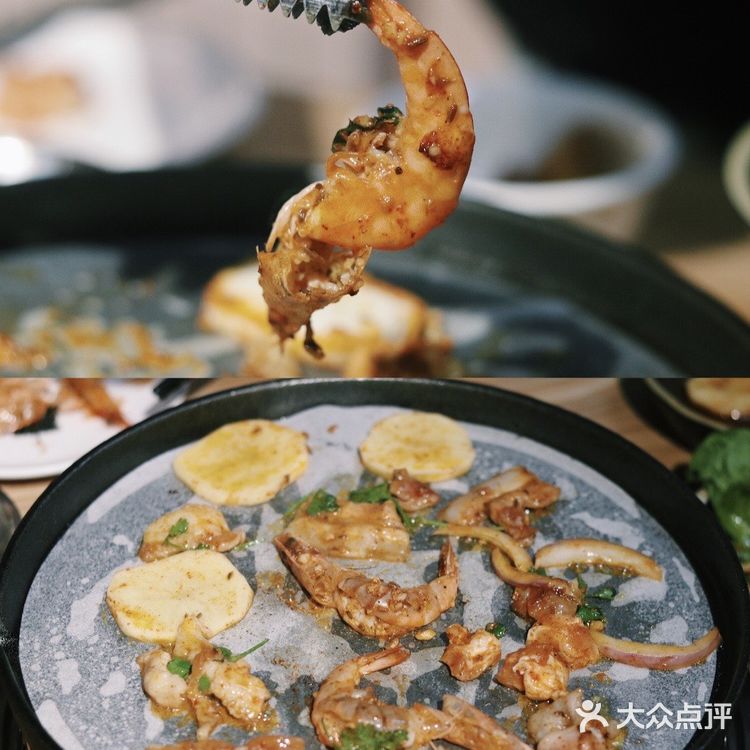 烤过之后还有肉汁,配上店里的蘸料,真的是一绝!