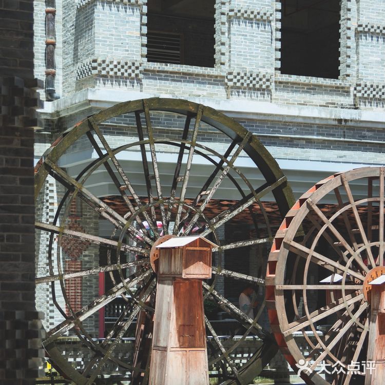 除了开平碉楼，这座百年侨乡背后的动人故事[爱心]