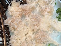 -老牌坊云南鱼豆花火锅(爱建店)