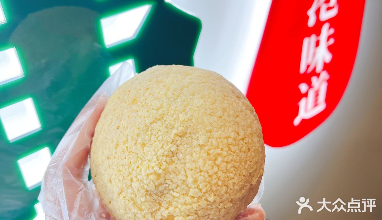 从价格到环境都十分接地气的点心餐厅。酥皮叉烧包
