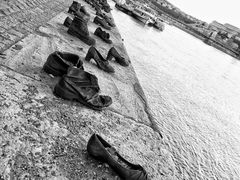 -多瑙河畔鞋履雕塑