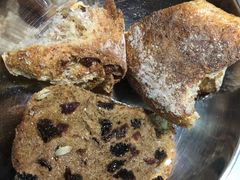 蜂蜜橘子麦法包-PAPER STONE BAKERY(天环店)