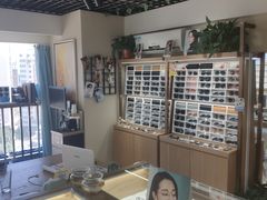 -视野联行眼镜·蔡司授权店(长白万象汇店)