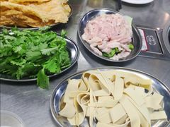 -胡须佬鸡煲四季火锅店(石厦西村直营店)