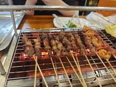 -哈尔滨小酒馆·鲜肉现穿自助烧烤(康新花园店)