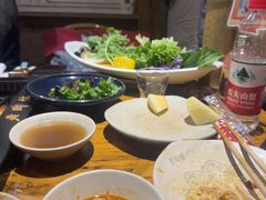 -老牌坊云南鱼豆花火锅(爱建店)