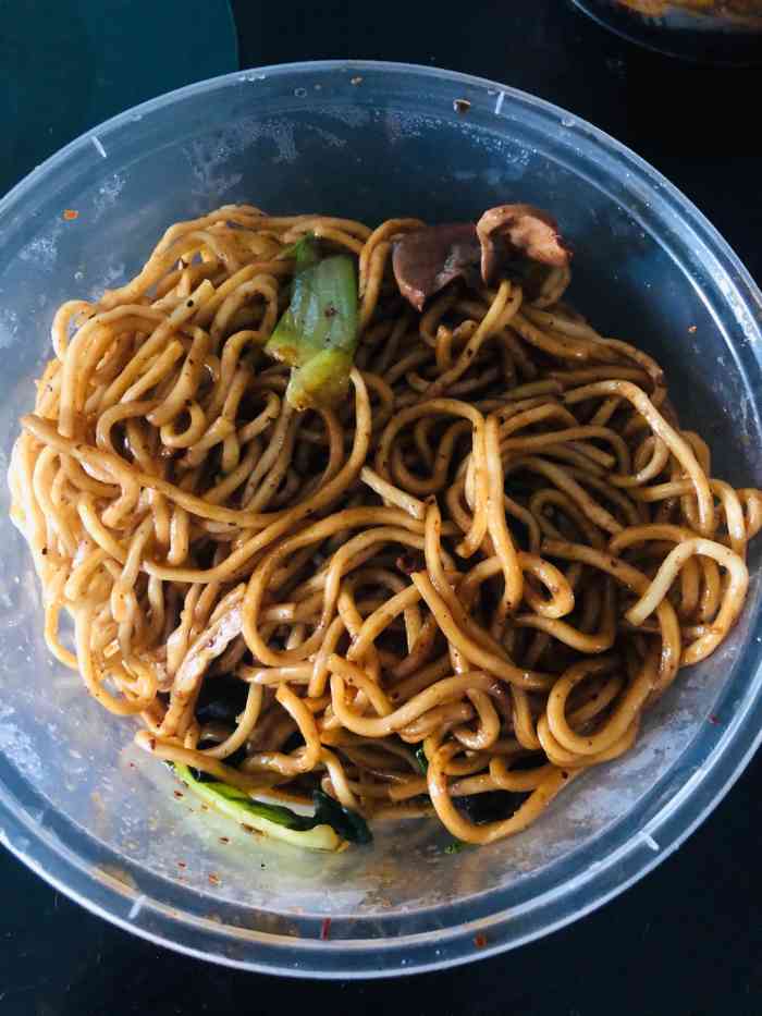 打分 点的外卖,腰花干挑 甜口的面条,味道还可以,青菜能再多给点就好